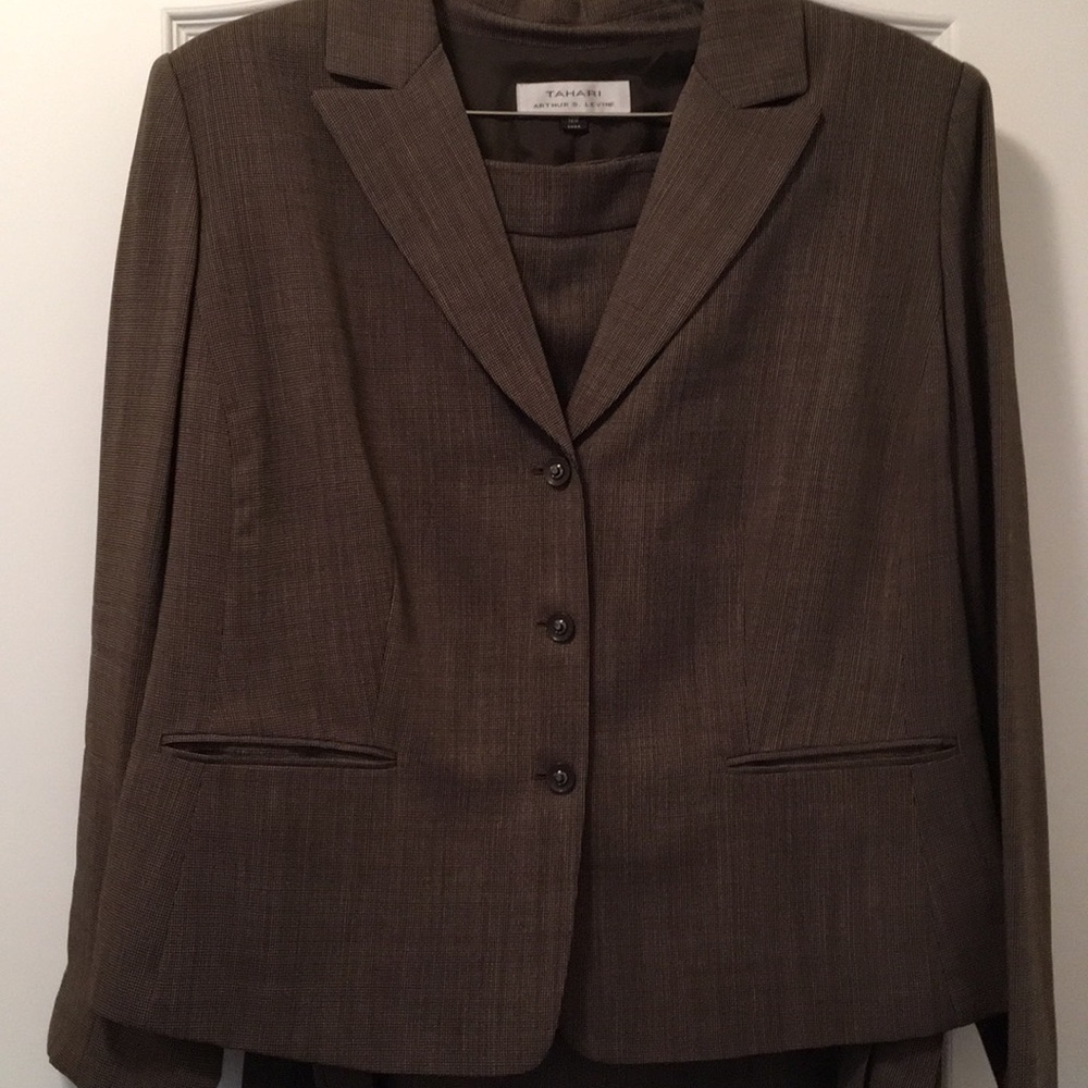 Ladies skirt suit
